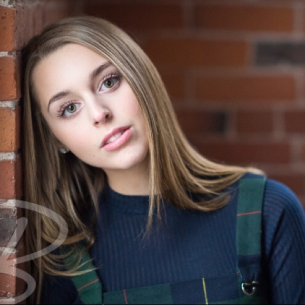 Meet your Posher, Larissa